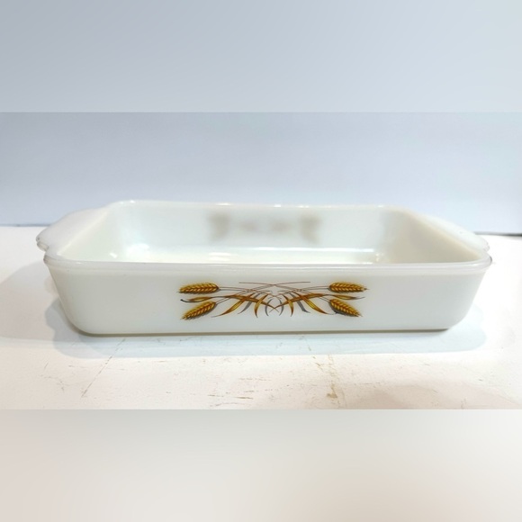 Vintage Fire King Anchor Hocking  1.5 Qt  Milk Glass Wheat Pattern USA Bake Dish - Picture 3 of 6